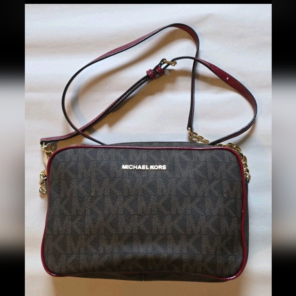 Michael Kors Signature Crossbody Bag Matching Wallet Set